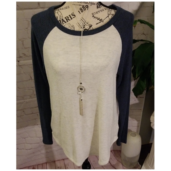 American Eagle Outfitters Tops - AEO Soft and Sexy Plush Long Sleeve Tee.